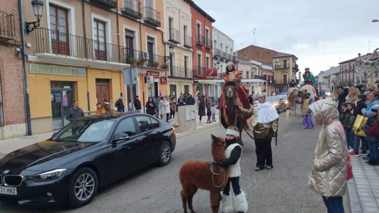 Los Pajes Reales dejan la antesala perfecta para la Cabalgata de Reyes de Nava del Rey