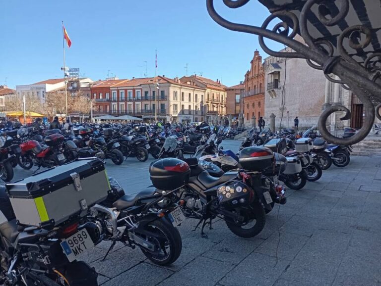 Se estima que unas 5.000 motos se desplazaron a Medina del Campo en el marco de Motauros 