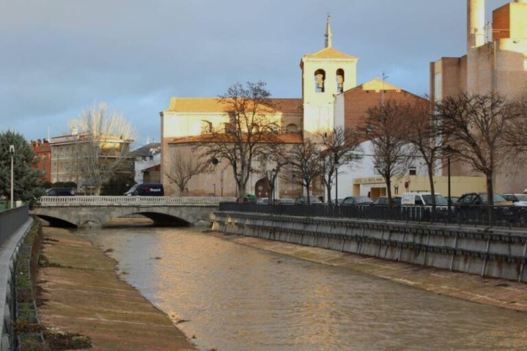 Medina del Campo despierta mirando al Zapardiel: «¡El río trae agua!»