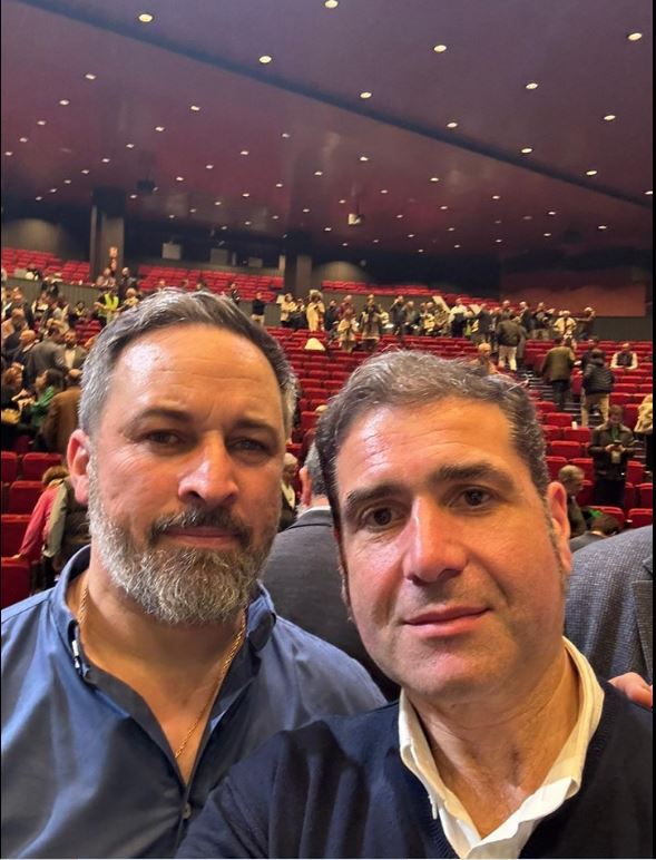 El edil de Vox en Medina respalda la reelección de Abascal como presidente de la formación