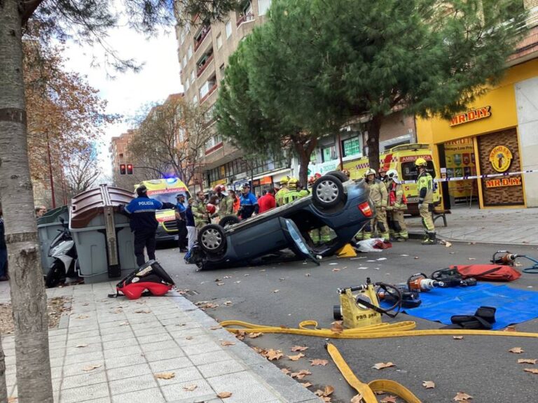 Accidente en Valladolid: Un herido tras vuelco de vehículo en la calle Cigüeña