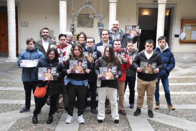 Estrellas de la asociación Down iluminan su Calendario solidario en Valladolid