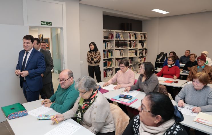 Inversión de 200.000 euros: El Presidente de la Junta Alfonso Fernández Mañueco explora el Centro Multiservicios y la Biblioteca Municipal de Peñafiel