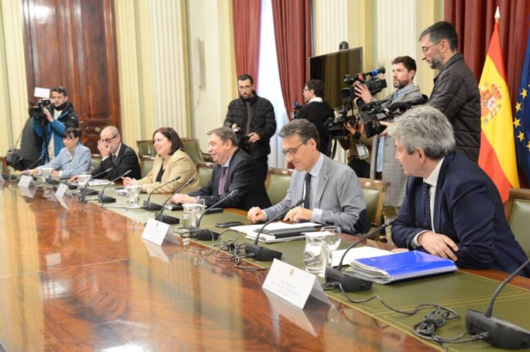 Planas anuncia medidas clave en el encuentro con Asaja, COAG y UPA