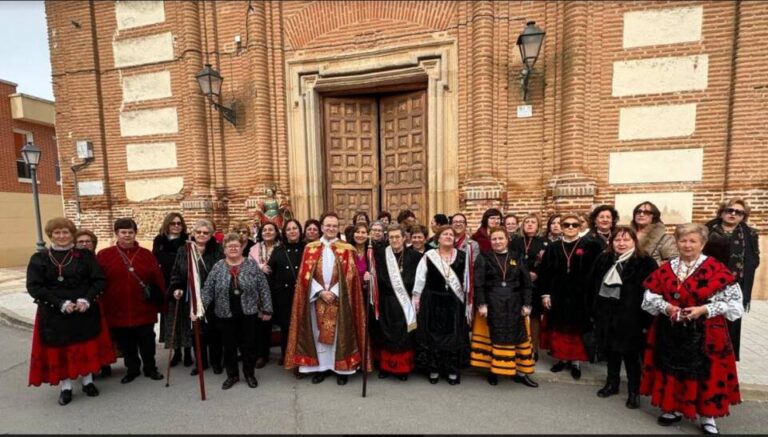 Las mujeres de El Carpio cumplen con la tradición de Santa Águeda