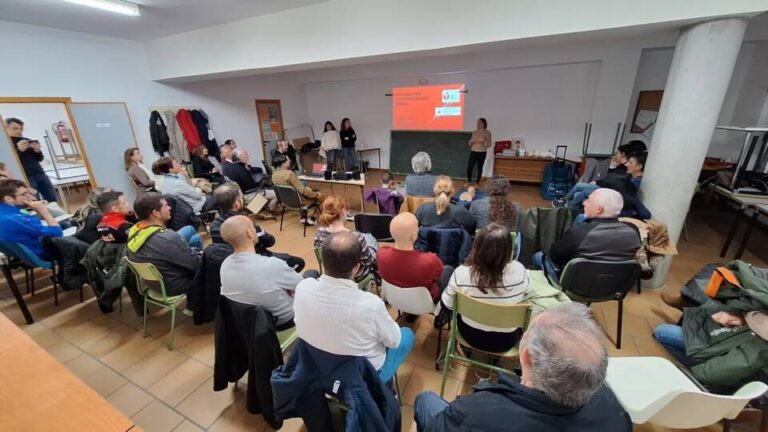La charla sobre reanimación cardiopulmonar captó la atención de la audiencia