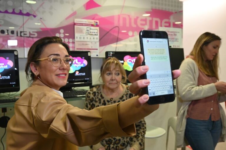 La Junta de Castilla y León impulsa la inclusión digital con un nuevo servicio gratuito que resuelve dudas tecnológicas para todos