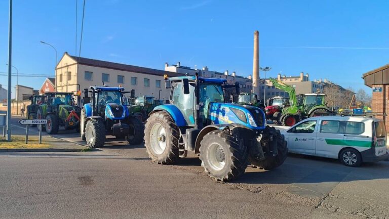 Unión de Uniones critica las medidas insuficientes de Bruselas y España: Agricultores anuncian gran tractorada en protesta