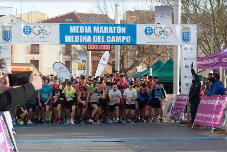 Nutrida participación de atletas en la Media Maratón Popular en Medina del Campo