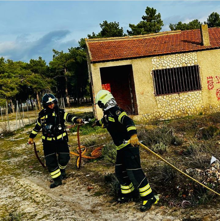 Los Bomberos de la Diputación intervienen en dos incendios en Olmedo y Renedo de Esgueva