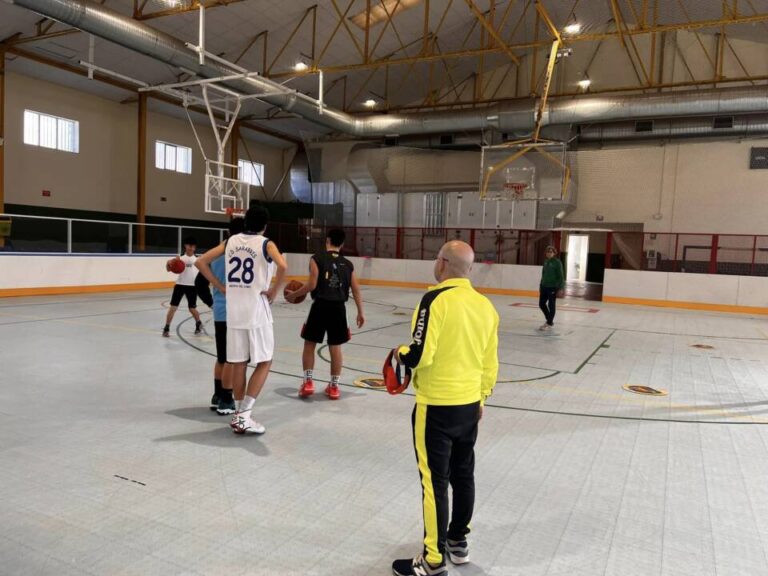 La Escuela Municipal de Baloncesto de Medina del Campo recauda 345 euros para la investigación del cáncer infantil