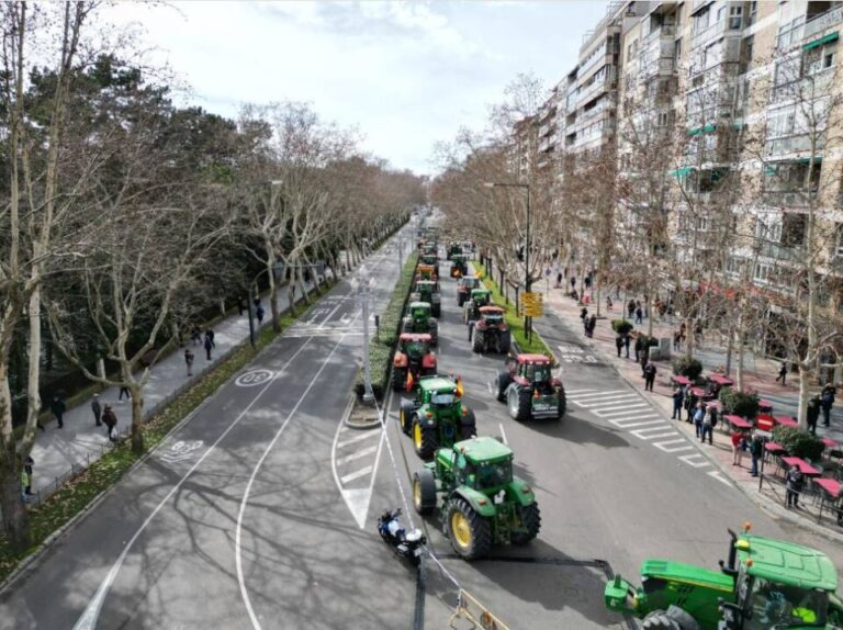 UCCL convoca una tractorada en Valladolid y Madrid