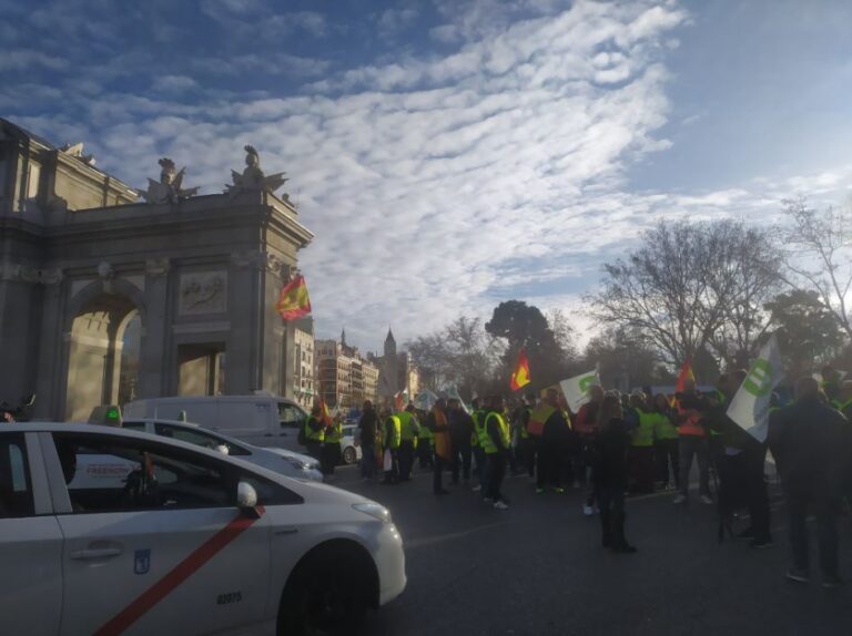 Los agricultores protagonizan una gran tractorada en Madrid