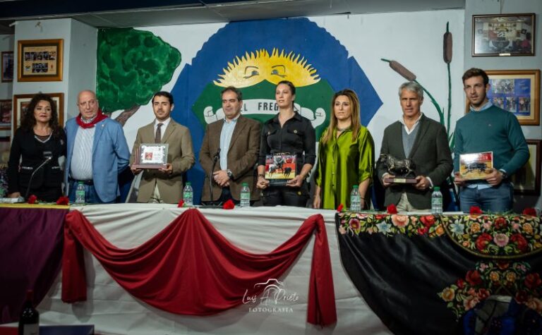 Los triunfadores de la pasada Feria Taurina reciben el XXIV Trofeo Taurino y XIX Junco de Oro de Laguna de Duero