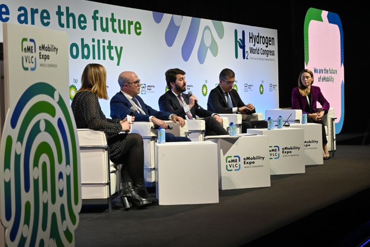 El Vicepresidente de la Junta Defiende Industria Automovilística ante Críticas de Bruselas en Feria de Movilidad