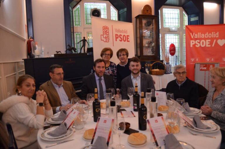 El PSOE medinense rinde homenaje a varios alcaldes y ediles históricos del partido 