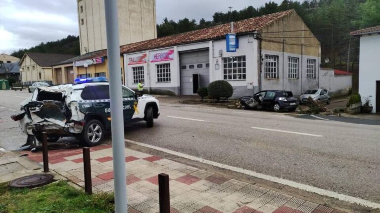 Persecución en El Burgo de Osma: Un camión en fuga choca contra vehículos de la Guardia Civil