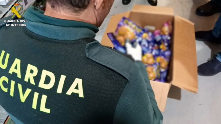 Operación de la Guardia Civil en Valencia: Diez toneladas de alimentos no aptos decomisados por riesgo para la salud