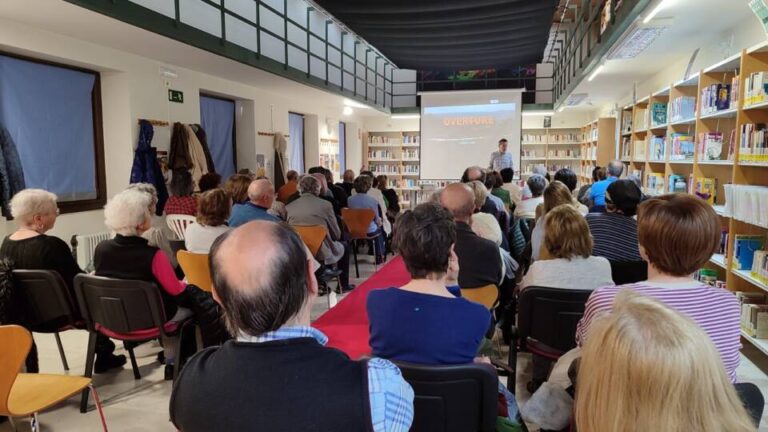 biblioteca municipal Emiliano Allende en Medina del Campo