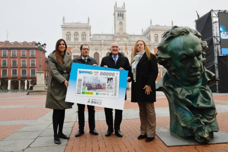 Valladolid brilla en el cupón de la ONCE como anfitriona de los Premios Goya: ¡Descubre la magia de la Plaza Mayor desde lo alto del Ayuntamiento!