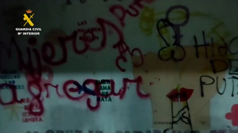 Siete detenidos por pintadas machistas y homófobas en un Instituto