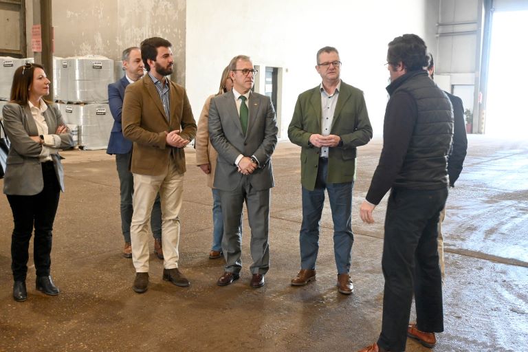 Amenaza al sector de la fresa en Castilla y León, García-Gallardo alerta sobre las restricciones excesivas
