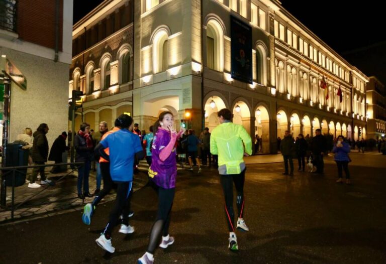 Más de 1.300 participantes desafían el frío en la carrera solidaria «Ríos de Luz»
