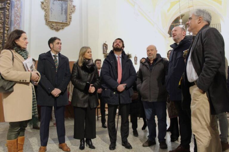 El vicepresidente de la Junta de Castilla y León visita la capilla de Las Angustias en Medina del Campo