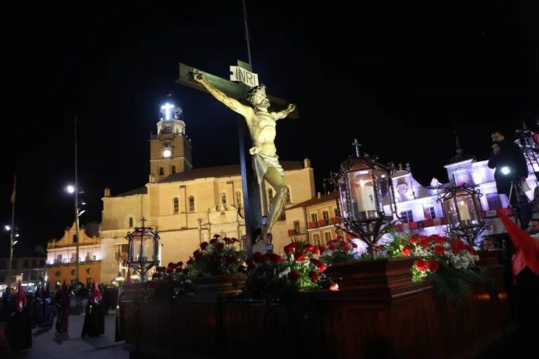 La lluvia obliga a cancelar la Procesión del Silencio en Medina del Campo, pero se mantienen los actos en la Colegiata