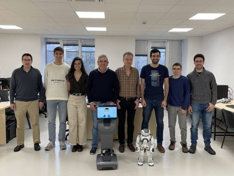 Un equipo de investigadores de Ingenierías Industriales avanzan en robots para el cuidado de personas mayores