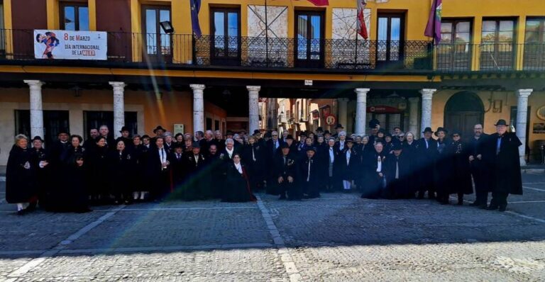 Tordesillas se viste de gala para recibir a los ‘Amigos de la Capa Española