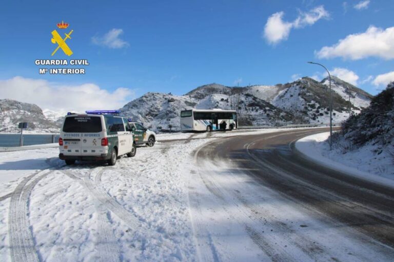 Conductora bajo investigación tras accidente de autobús en Boñar