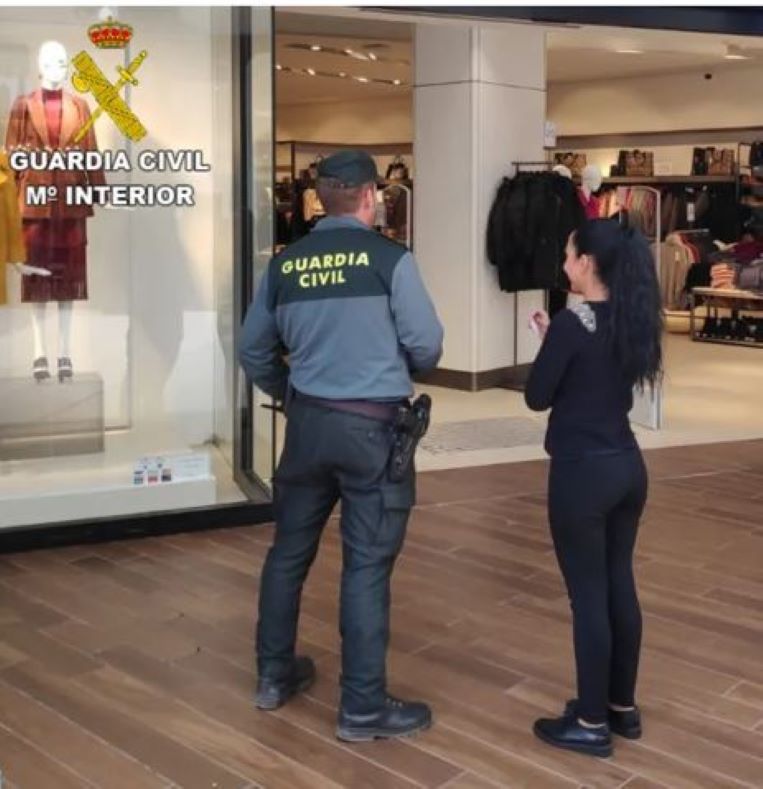 Detenida por hurto de complementos en centro comercial de Valladolid