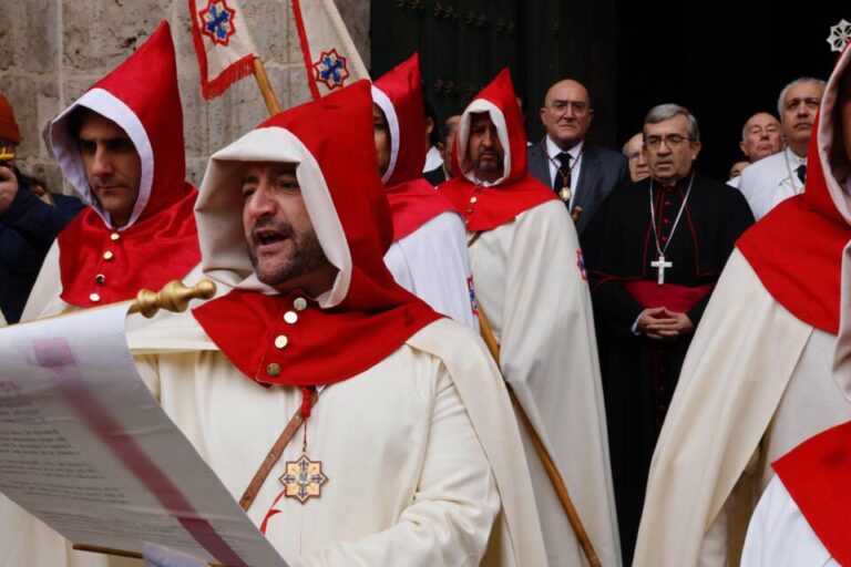 Nuncio apostólico del Papa y embajadores de seis países participan en Viernes Santo en Valladolid