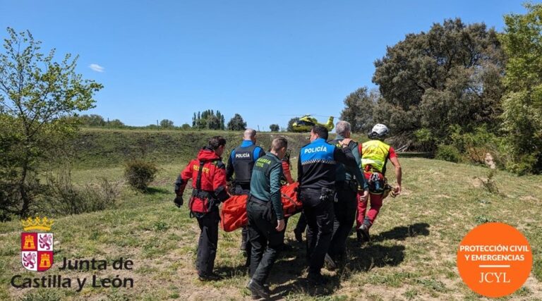 Rescatado un ciclista herido tras sufrir una caída desde un puente en Herrera de Duero