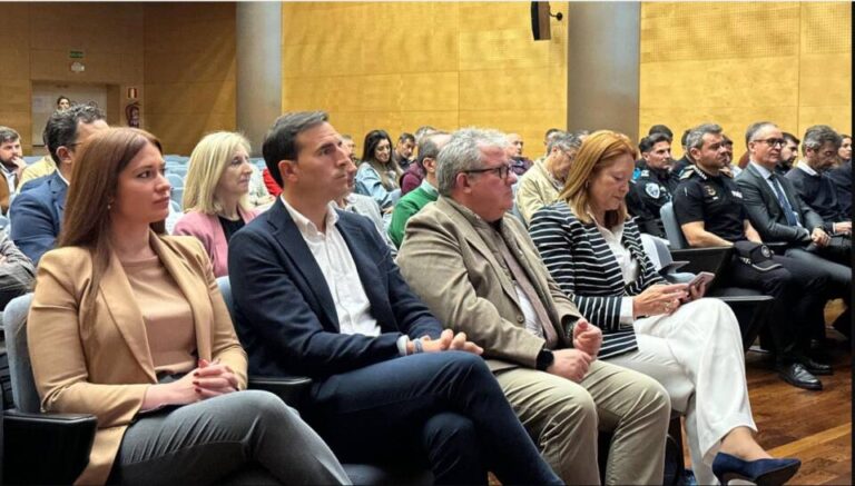 El alcalde de Medina del Campo se une a la jornada sobre asociaciones de policías locales en Valladolid