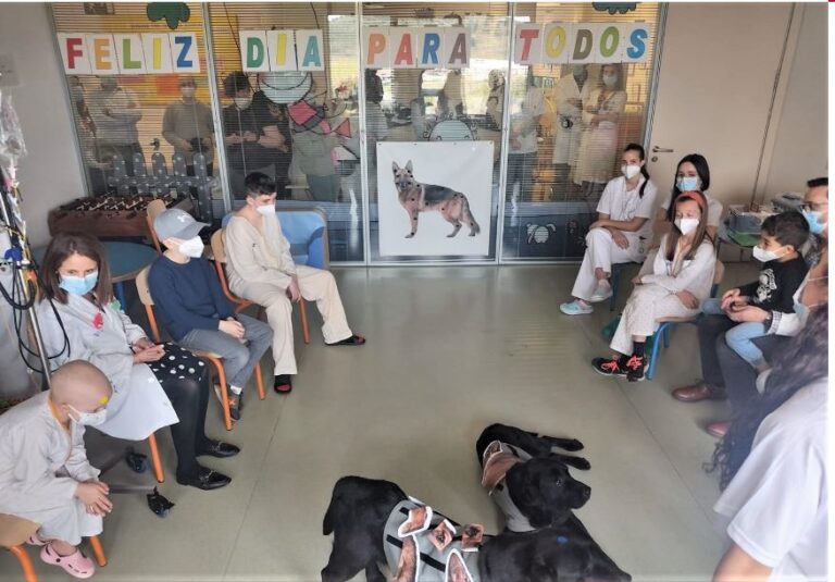 El HUBU revoluciona la pediatría con una innovadora terapia asistida por perros