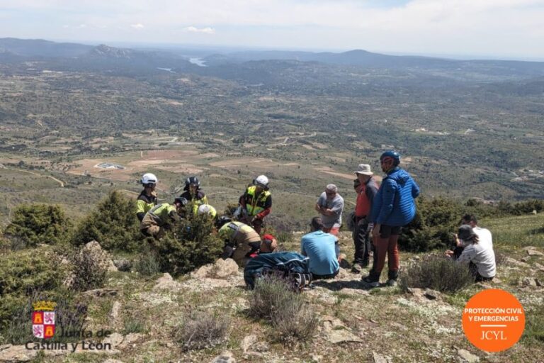 Piloto de parapente herido tras accidente en zona de despegue en Cebreros