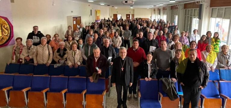 El arzobispo de Valladolid fortalece lazos en Medina del Campo durante visita pastoral