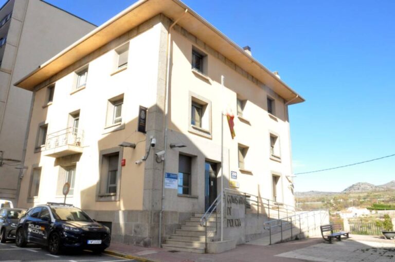 La Policía Nacional evita que una persona se lance al vacío desde el viaducto en Bejar