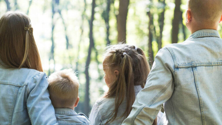 ¿Eres un padre «quitanieves»? Evita sobreproteger a tus hijos y potencia su autonomía