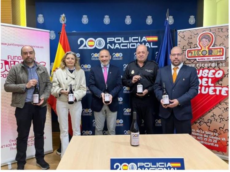 Presentan vino con causa: Edición Especial Bicentenario de la Policía Nacional y Fundación Juntos por una Sonrisa