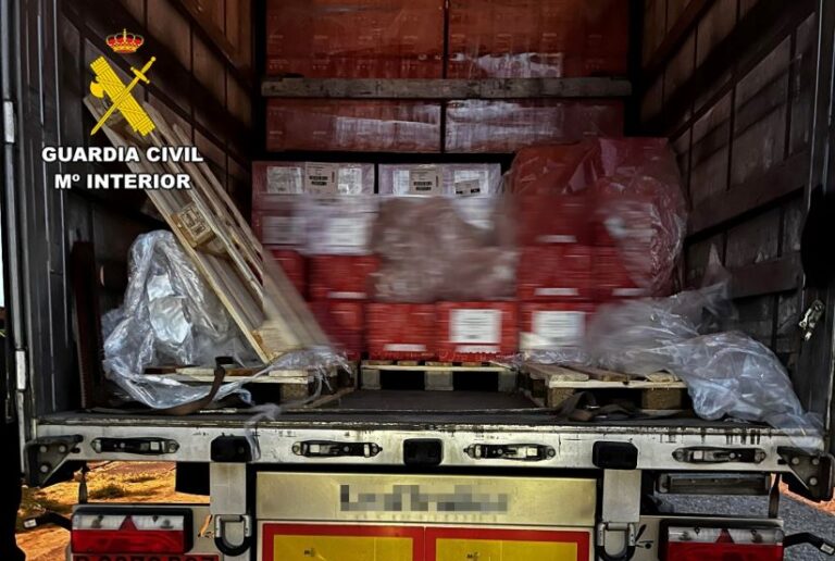 Desarticulan una banda con 3.200 litros de aceite de motor robados