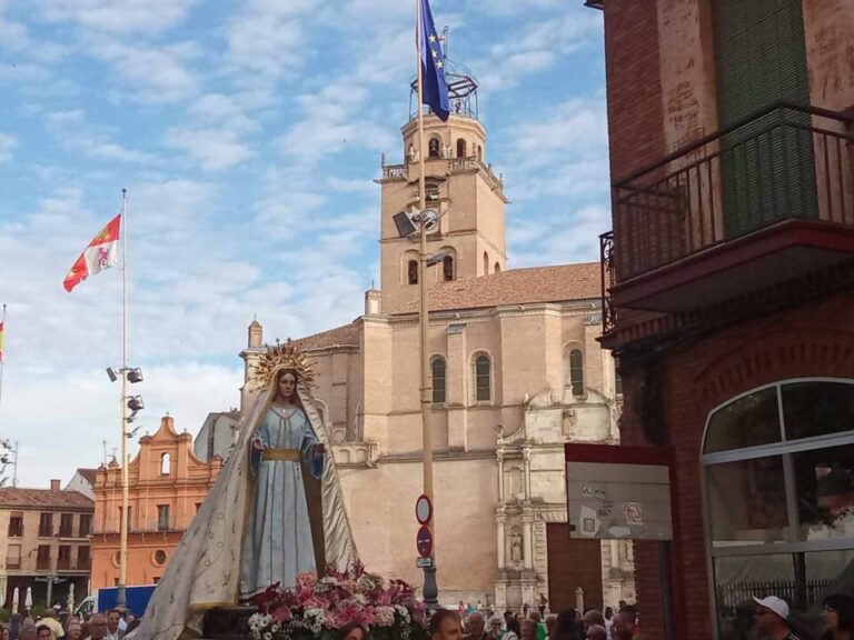 Medina del Campo asiste a la colocación de la nueva corona de la Virgen de la Alegría 
