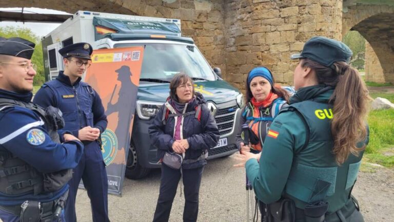 La Guardia Civil refuerza seguridad en Camino de Santiago con nueva oficina móvil de atención al peregrino