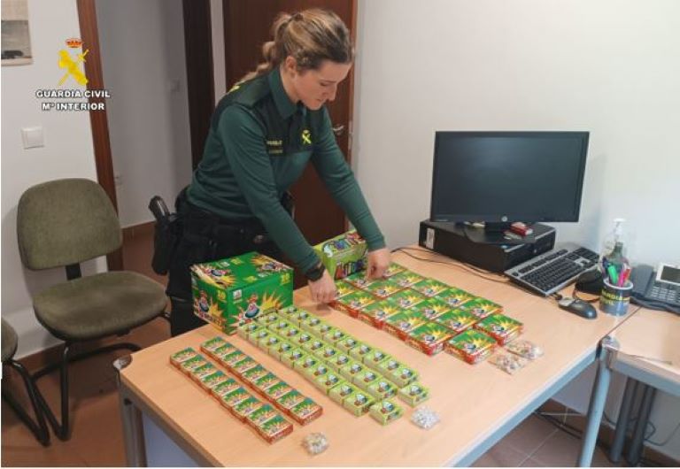La Guardia Civil confisca 36.500 productos pirotécnicos ilegales en Aldeamayor de San Martín