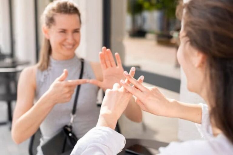 Personas sordas exigen más ocio y turismo en lengua de signos
