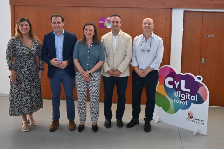 La Junta invierte 7,75 millones de euros en formación digital para más de 33.000 residentes rurales en Castilla y León