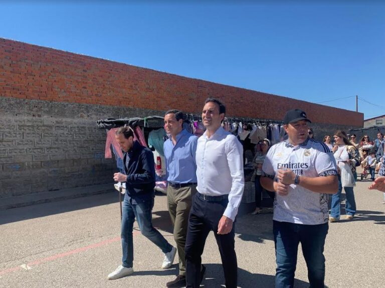 Raúl de la Hoz, candidato del PP para las elecciones europeas, visita Medina del Campo