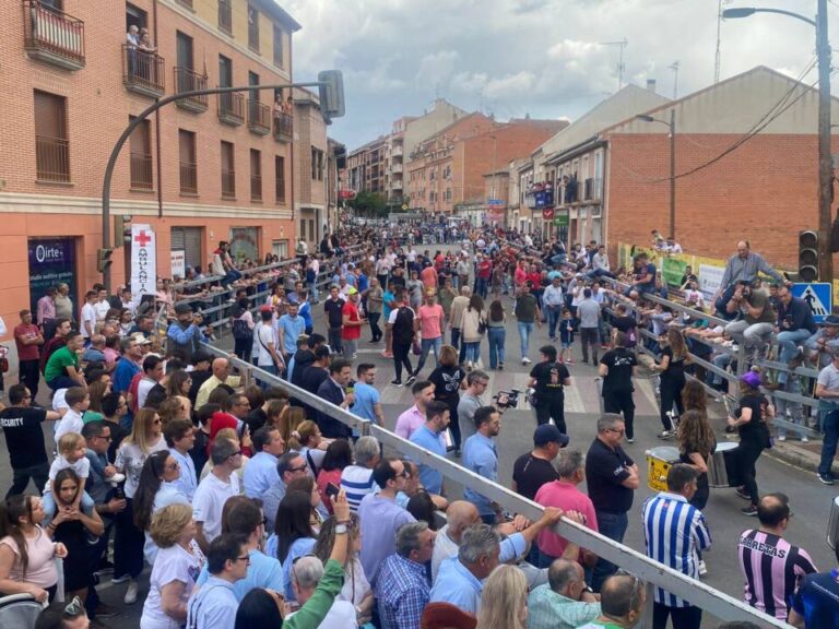La zona de La Antigua prepara una gran fiesta nocturna para el Toro de la Feria